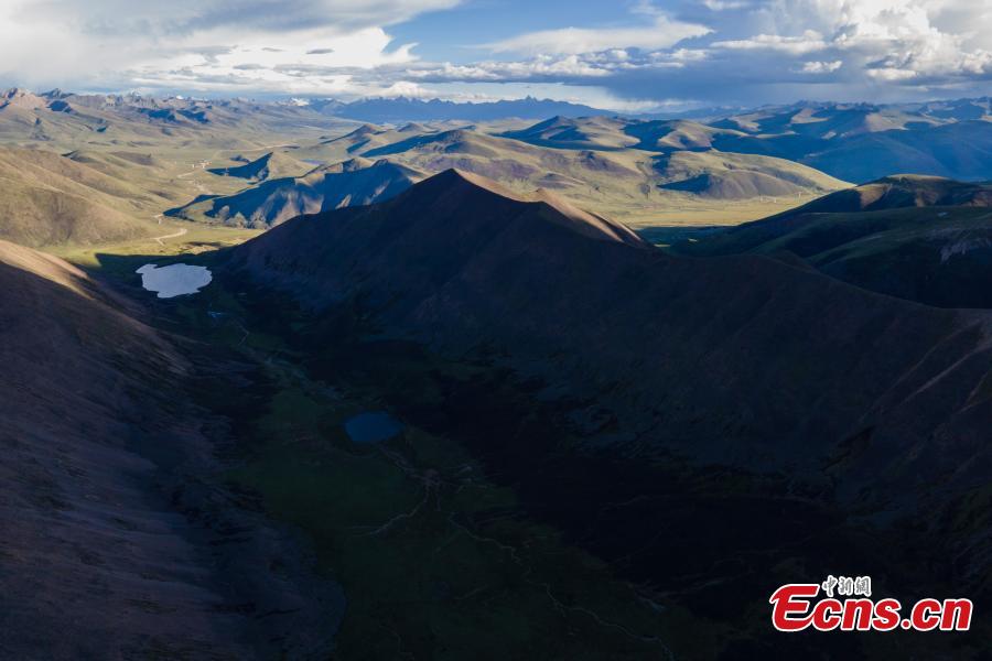 Magnificent scenery of Sijinlacuo Lake in Tibet