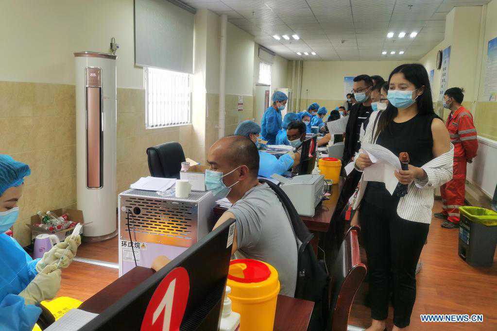 People get vaccinated against COVID-19 in Kangding, Sichuan