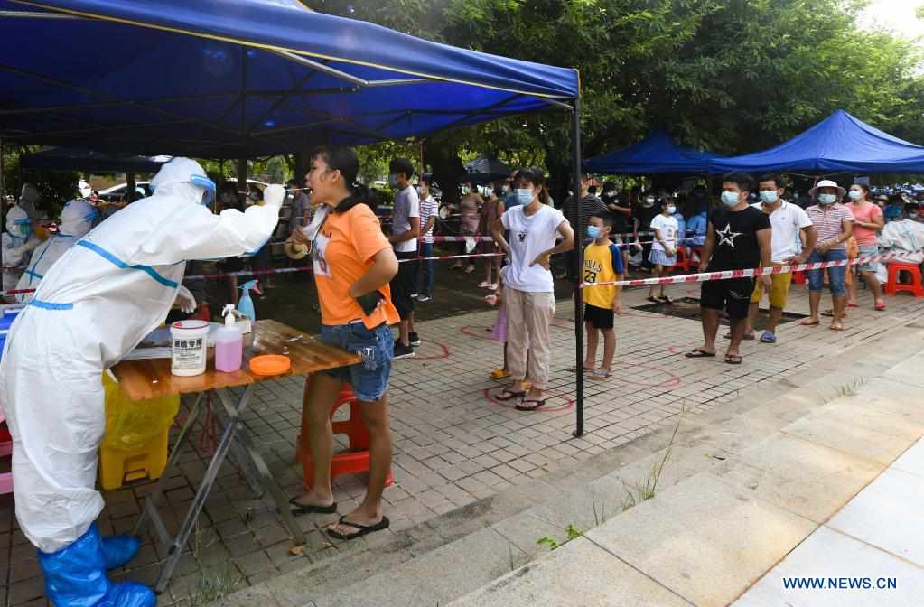 Thrid round of mass nucleic acid testing launched in Yunlong Township of Haikou