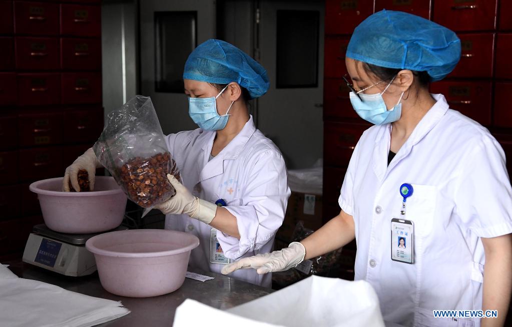 Zhengzhou supplies TCM for COVID-19 prevention and control