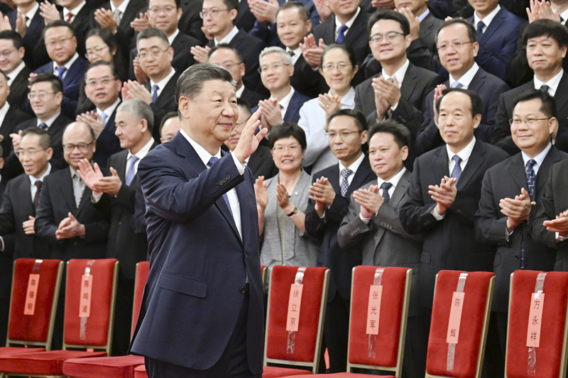 2024年9月23日,习近平总书记等党和国家领导人接见探月工程嫦娥六号任务参研参试人员代表。 2024年9月23日,习近平总书记等党和国家领导人接见探月工程嫦娥六号任务参研参试人员代表。