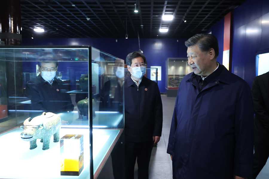 2022年10月28日,习近平总书记在安阳市殷墟博物馆考察。新华社记者 鞠鹏 摄 2022年10月28日,习近平总书记在安阳市殷墟博物馆考察。新华社记者 鞠鹏 摄