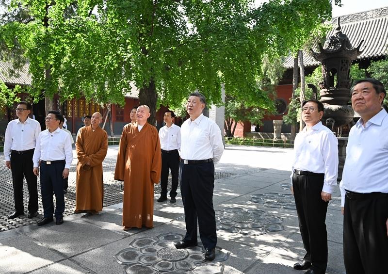 △2025年5月19日,习近平总书记在河南洛阳白马寺考察。 △2025年5月19日,习近平总书记在河南洛阳白马寺考察。