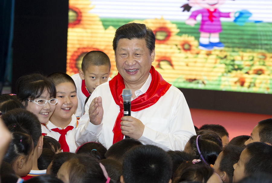 2014年5月30日,习近平总书记来到北京市海淀区民族小学,参加庆祝“六一”国际儿童节活动。新华社记者 谢环驰 摄 2014年5月30日,习近平总书记来到北京市海淀区民族小学,参加庆祝“六一”国际儿童节活动。新华社记者 谢环驰 摄