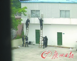 广东中山发生持枪劫持人质事件 警匪对峙19小