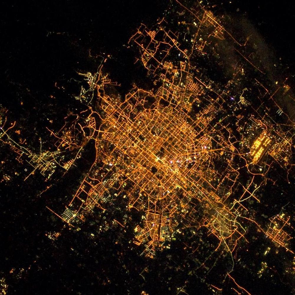 国际空间站宇航员推特分享北京夜景--图片频道--人民 ...