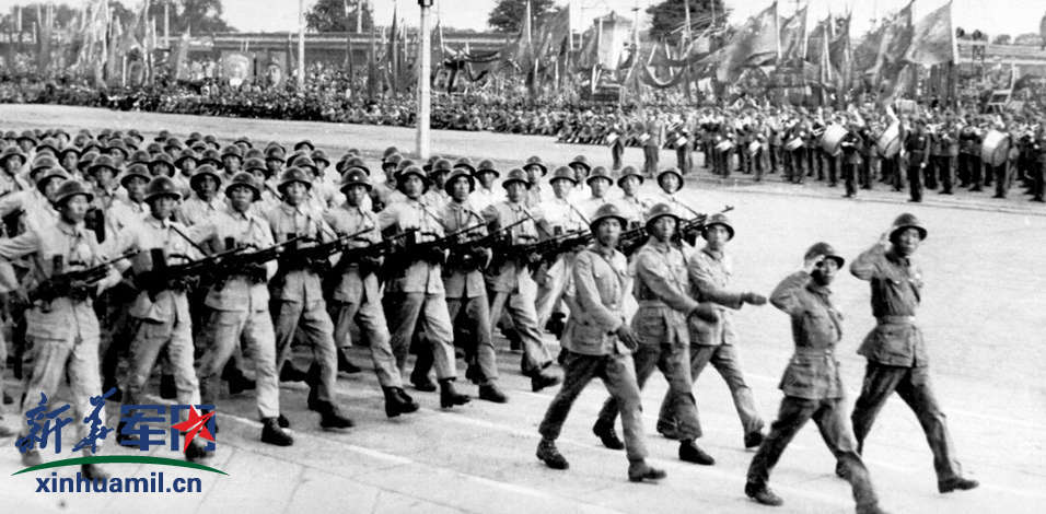 1979年国庆阅兵图片,国庆70周年阅兵图片 经典回顾:新中国14次国庆大阅兵【9】