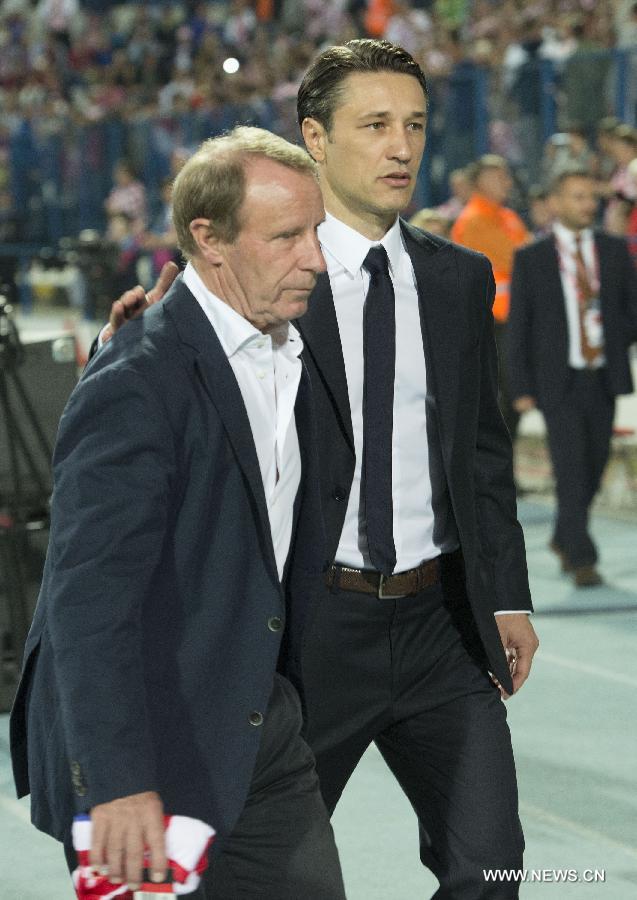 Croatia's coach Niko Kovac (R) and Azerbaijan's coach Berti Vogts react during their UEFA Euro 2016 qualifying match at Gradski vrt Stadium in Osijek, Croatia, Oct. 13, 2014.