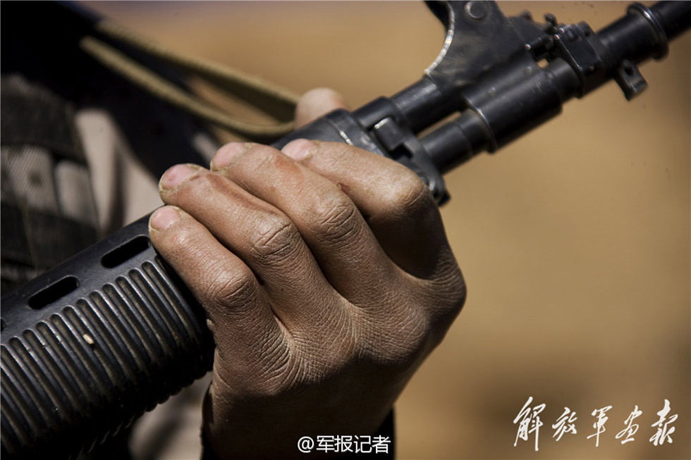 实拍：无人区那些年轻90后士兵的“老手”