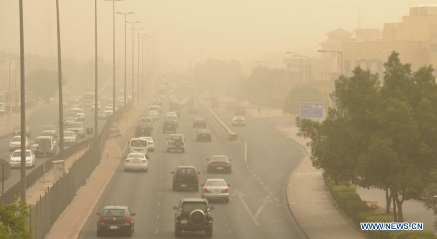 Vehicles run in a sandstorm in Kuwait City, capital of Kuwait, Oct. 20, 2014. 