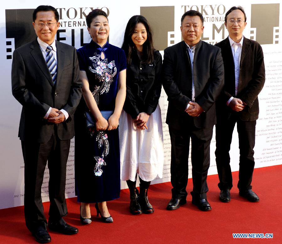 Chinese director Gao Feng (2nd R) and actress Li Meng (C) from 'Yellow River Aria-Lao Qiang' pose for photos at the red carpet ceremony of the 27th Tokyo International Film Festival in Tokyo, Japan, Oct. 23, 2014. 