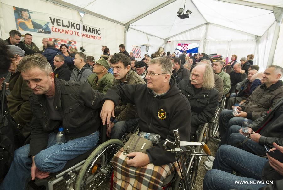 Croatian war veterans protest outside of the War Veterans' Ministry building in Zagreb, capital of Croatia, Oct. 28, 2014. 