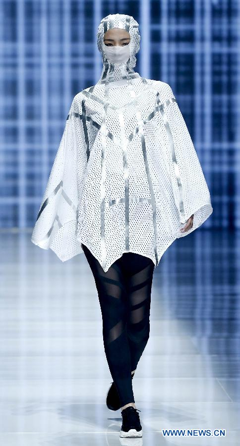 CHINA-BEIJING-FASHION SHOW-FACIAL MASK (CN)