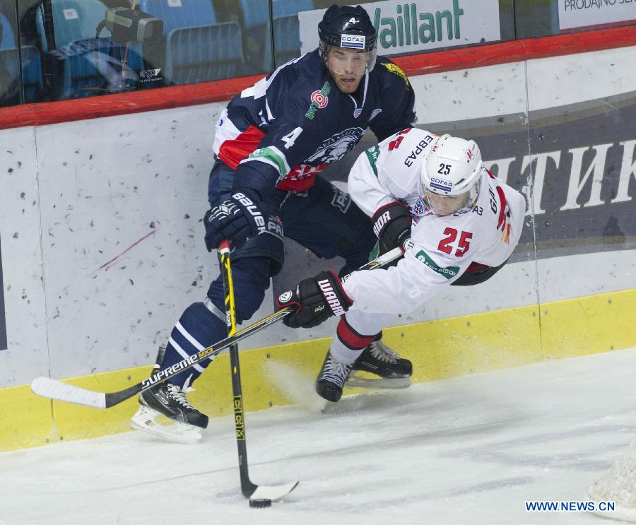 Ansel Galimov of Metallurg Novokuznetsk (R) vies with Geoffrey Kinrade of Medvescak Zagreb during a match of the Kontinental Hockey League (KHL) in Zagreb, capital of Croatia, Oct. 29, 2014.