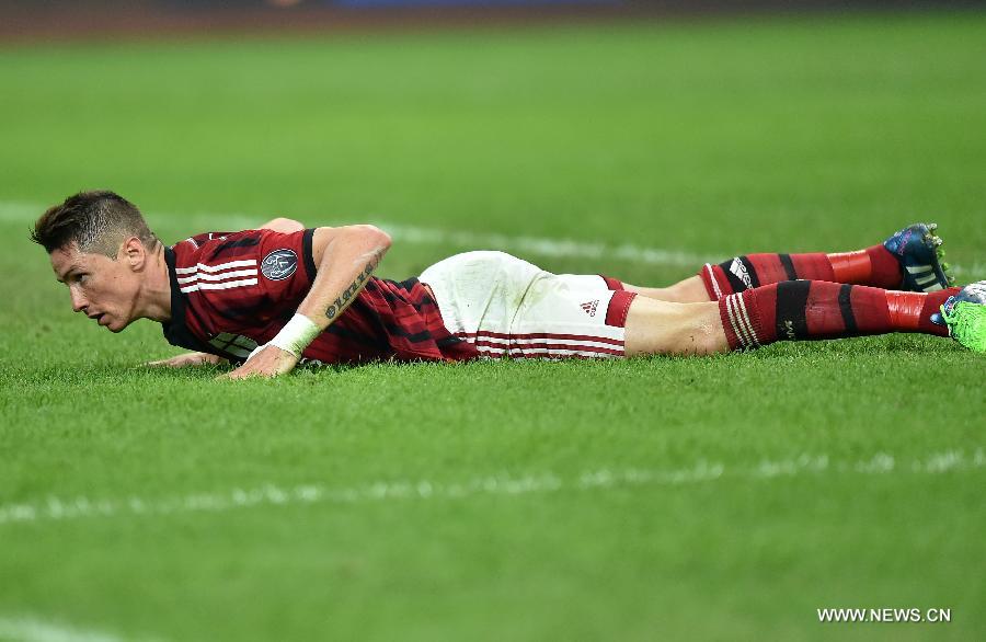 AC Milan lost 0-2. 