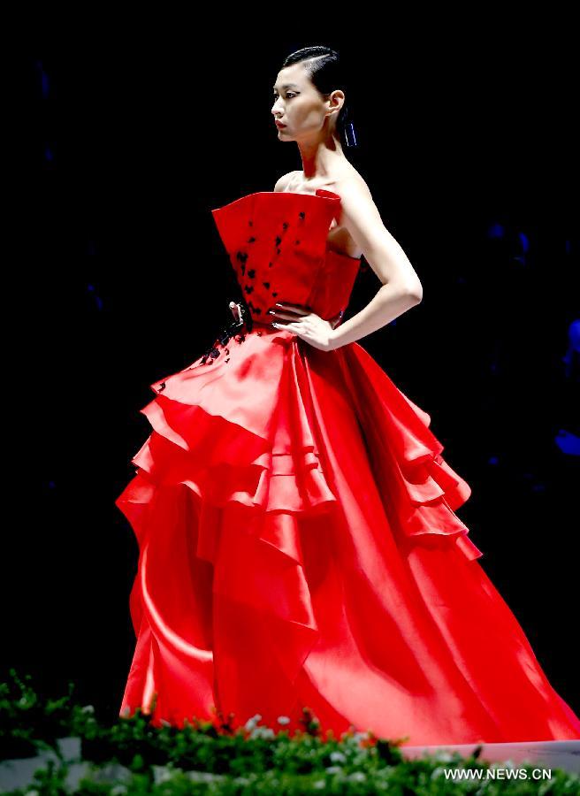 A model presents a creation at the closing ceremony of the China Fashion Week in Beijing, capital of China, Nov. 2, 2014. 