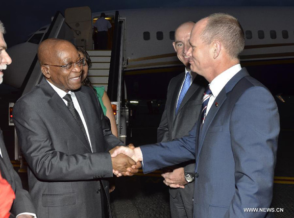 South Africa's President Jacob Zuma (L) arrives at Brisbane Airport to attend the G20 Summit in Brisbane, Australia, Nov. 12, 2014. (Xinhua)