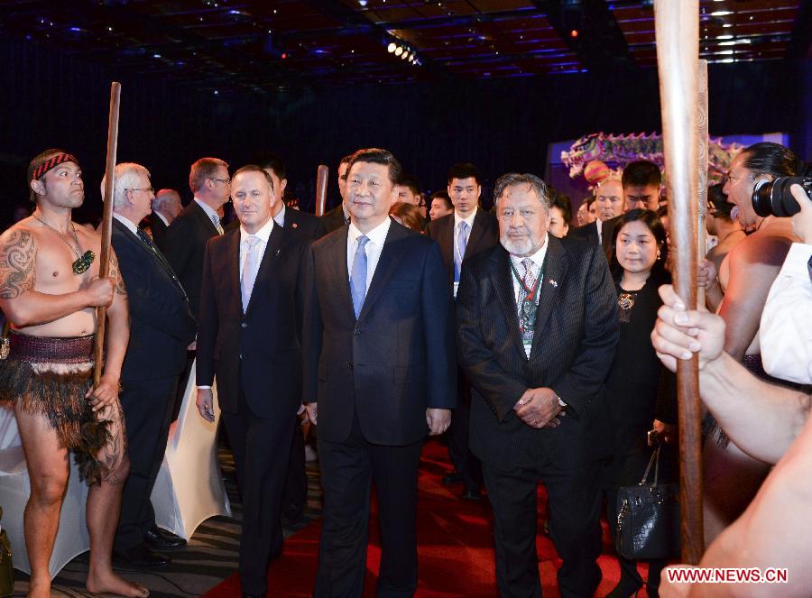 Chinese President Xi Jinping (C) walks with New Zealand Prime Minister John Key while attending a welcome lunch reception held by New Zealand people from all sectors in Auckland, New Zealand, Nov. 21, 2014.