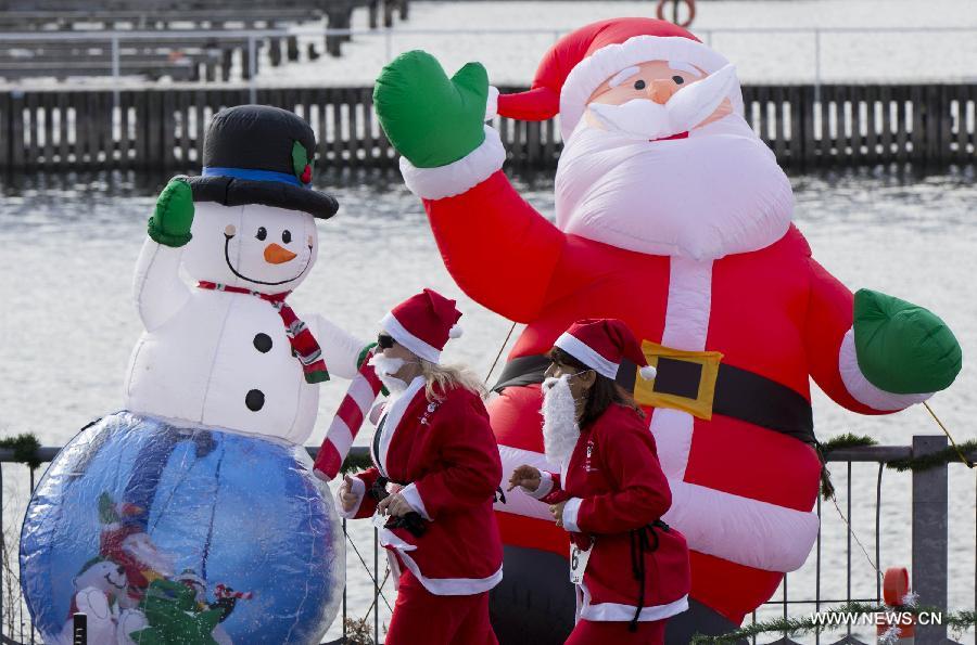Participants dressed as Santa Claus take part in the 2014 Santa Race in Hamilton, Ontario, Canada, Nov. 30, 2014. 