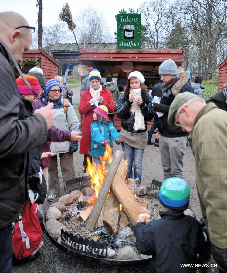 People visit Stockholm's largest Christmas market at the Skansen of Stockholm, Sweden, Nov. 30, 2014. (Xinhua/Rob Schoenbaum) 