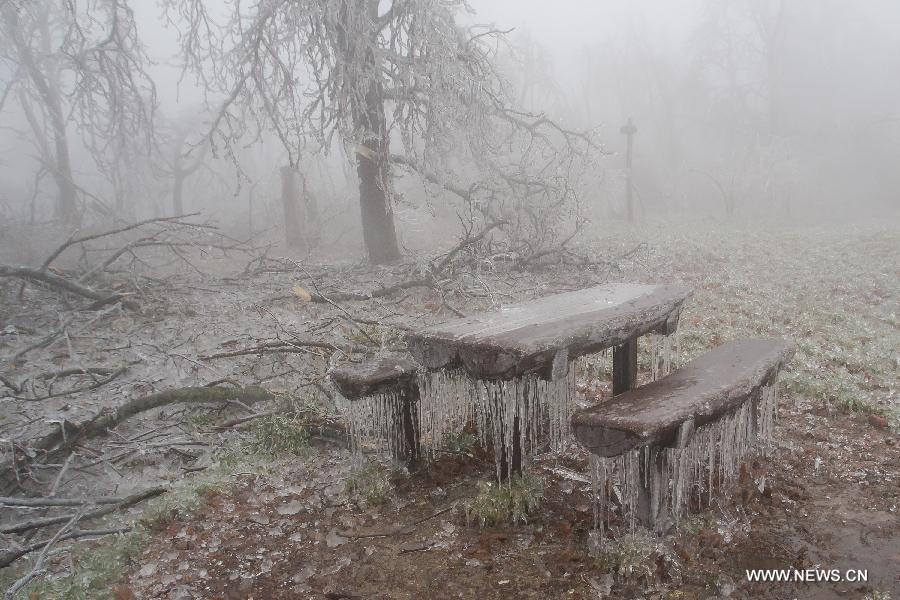 HUNGARY-BUDAPEST-WEATHER-SLEET