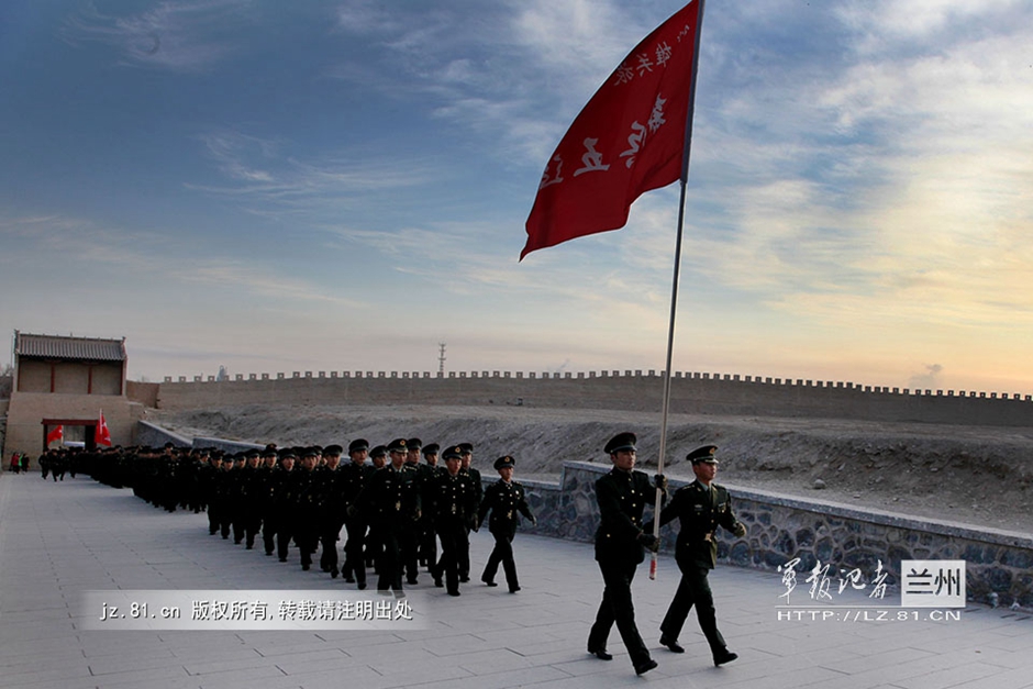 700 new recruits conferred titles at foot of Great Wall