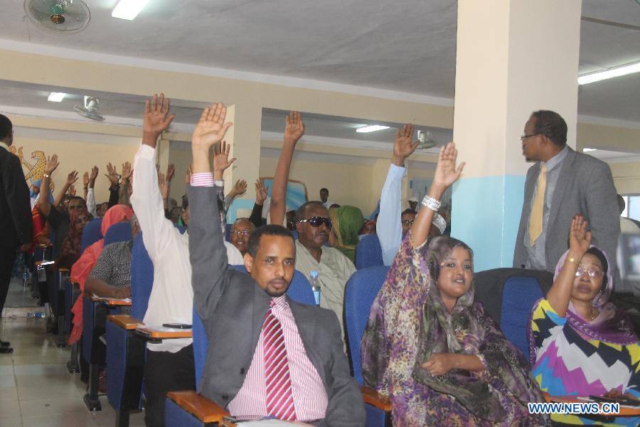 Members of Somali parliament vote for the motion of no confidence in Mogadishu, capital of Somalia, Dec. 6, 2014. Somali Prime Minister Abdiweli Sheikh Ahmed on Saturday succumbed to vote of no confidence in the parliament. (Xinhua/Faisal Isse) 