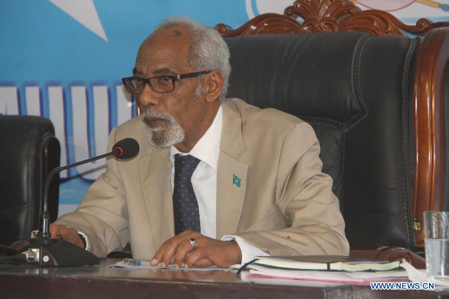 Mohamed Osman Jawari, Speaker of Somalia's Federal Parliament announces the result of the vote of no confidence in Mogadishu, capital of Somalia, Dec. 6, 2014. Somali Prime Minister Abdiweli Sheikh Ahmed on Saturday succumbed to vote of no confidence in the parliament. (Xinhua/Faisal Isse) 