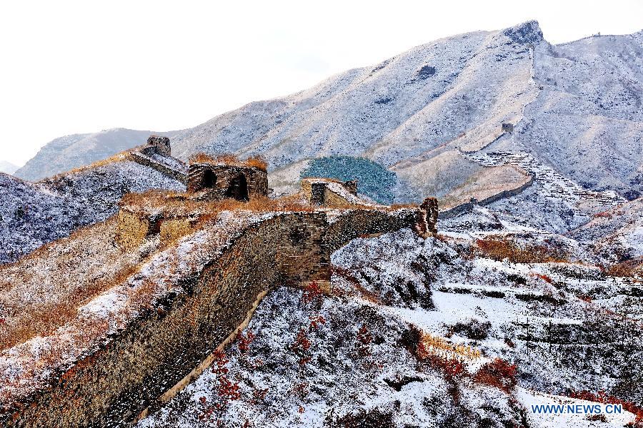 Photo taken on Dec. 7, 2014 shows the snow scenery of Dongjiakou Great Wall in Qinhuangdao City, north China's Hebei Province.