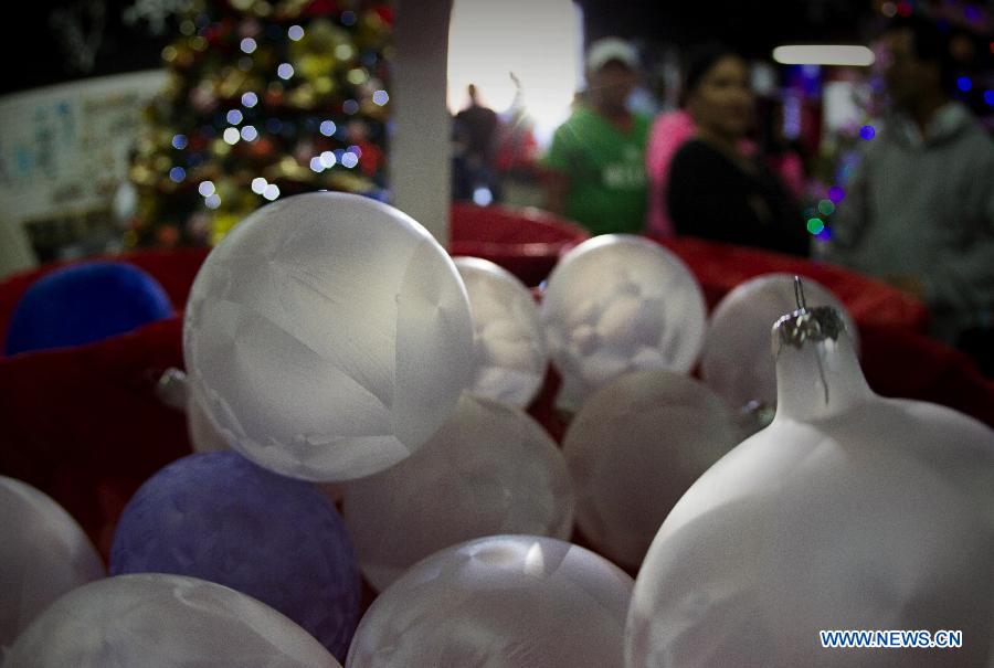 Image taken on Dec. 6, 2014 shows people watching Christmas spheres in Tlalpujahua of Michoacan State, Mexico. The Magic Town of Tlalpujahua is renowned for its Christmas spheres created by its artisans. 