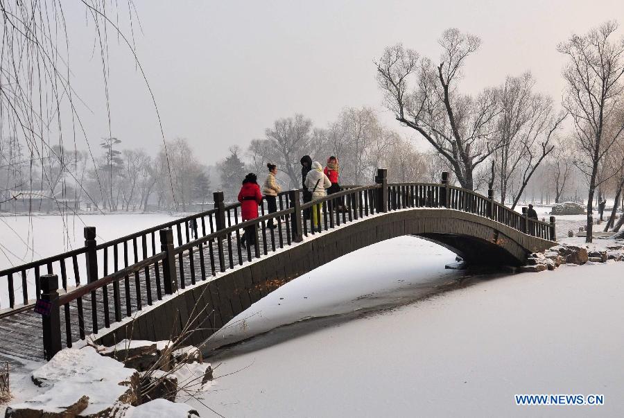 Chengde witnessed the first snowfall this year on Wednesday.