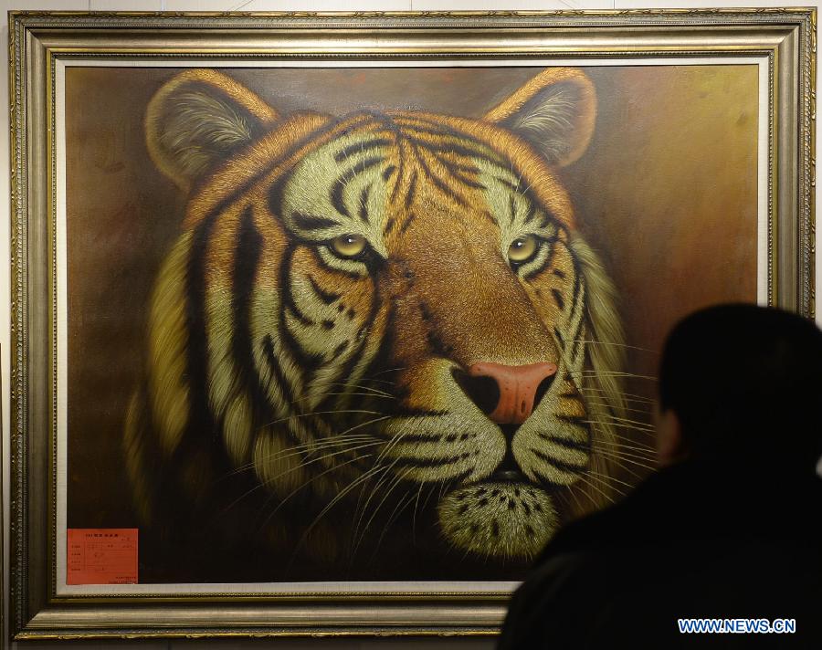 About 60 pieces of paintings were on display. 