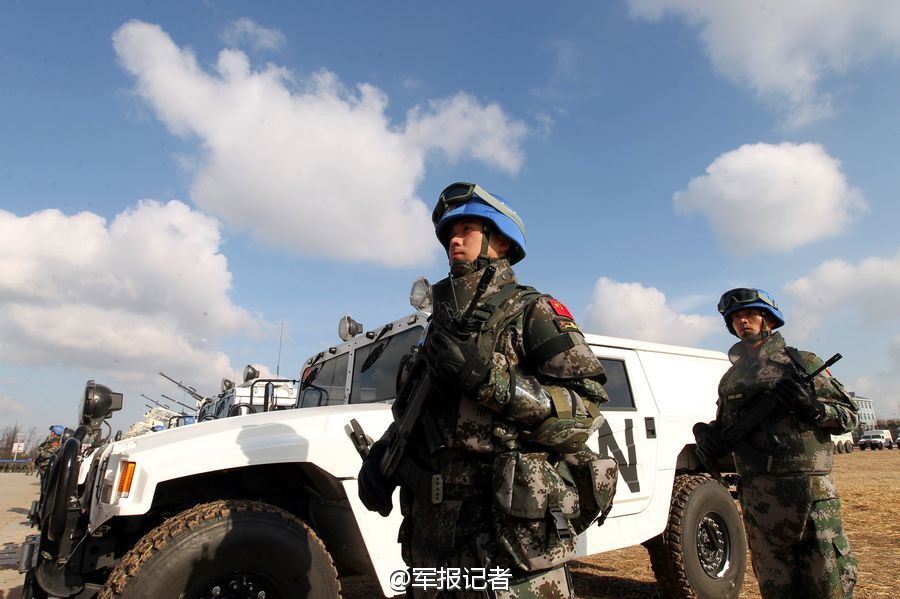中国首次向海外派遣维和步兵营[组图]