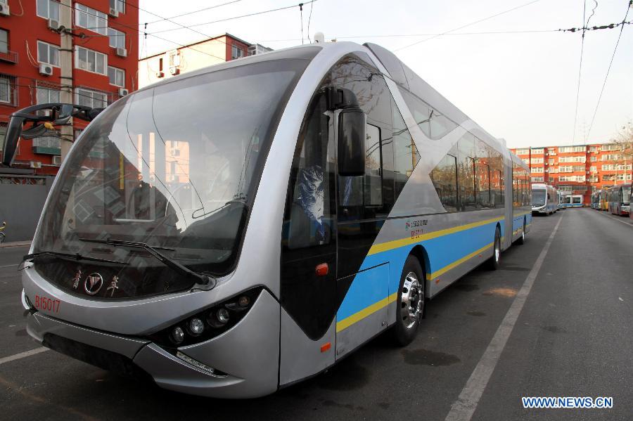 Photo taken on Jan. 7, 2015 shows a brand-new electric bus, 18 meters in length, at the Fuchengmen Outer street bus terminal in Beijing, capital of China. This batch of electric buses will put into operation recently.