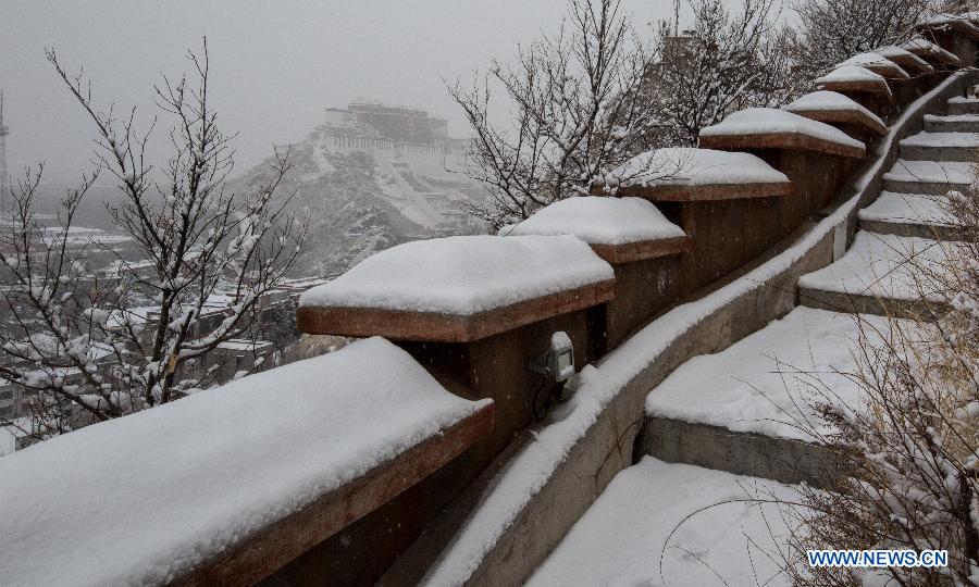 CHINA-LHASA-POTALA PALACE-SNOW SCENERY (CN)