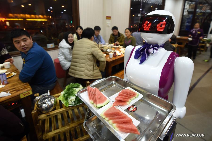 The robot, worth some 13,000 dollars (80 thousand yuan), has been put into use to serve customers at the restaurant for ten days.
