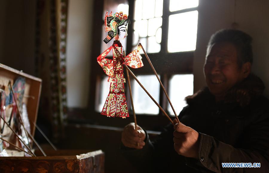 CHINA-NINGXIA-FOLK CULTURE-SHADOW PLAY-PUPPETEER (CN)