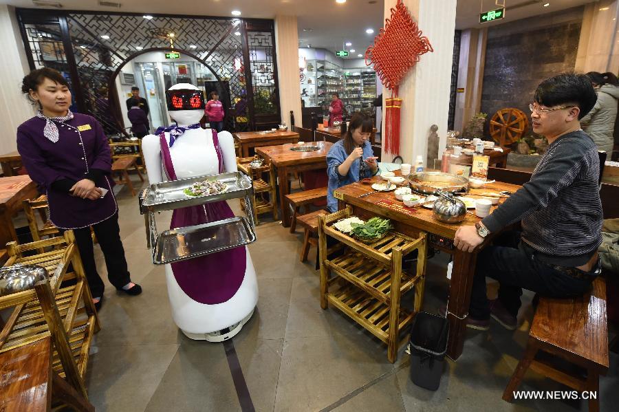 The robot, worth some 13,000 dollars (80 thousand yuan), has been put into use to serve customers at the restaurant for ten days.