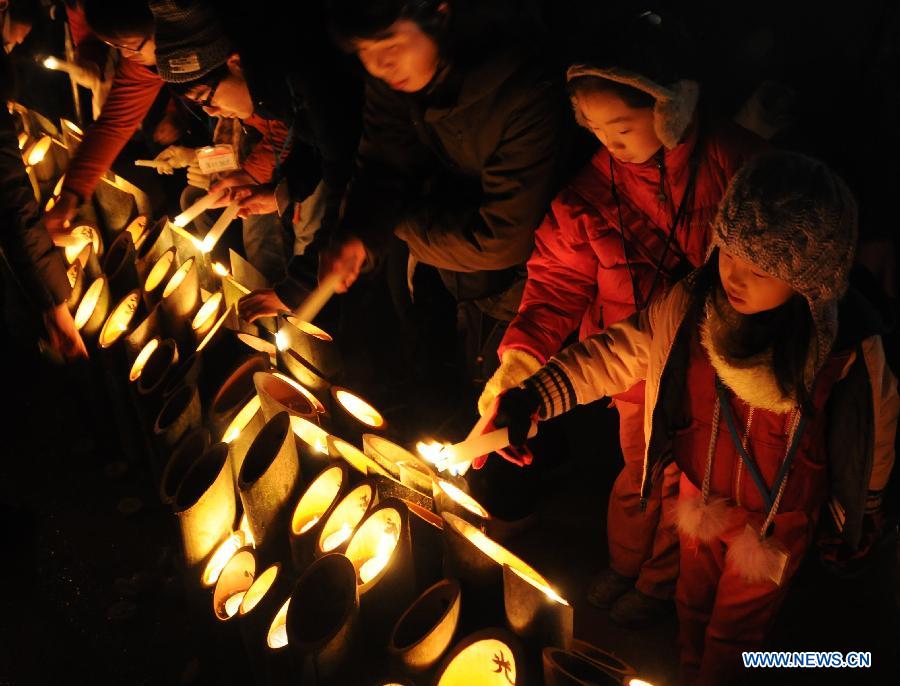 More than 14,000 people gathered in Japan's Kobe on Friday morning to pray for the souls of the 6,434 victims of the 1995 Great Hanshin Earthquake.