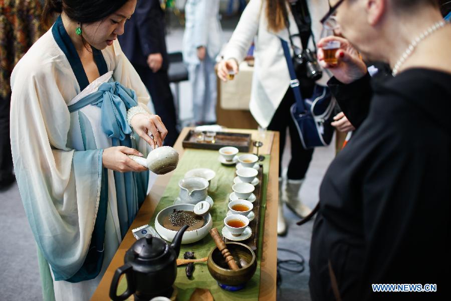 A staff member displays Chinese tea culture at China's stand during the 80th International Green Week in Berlin, Germany, on Jan. 16, 2015. 