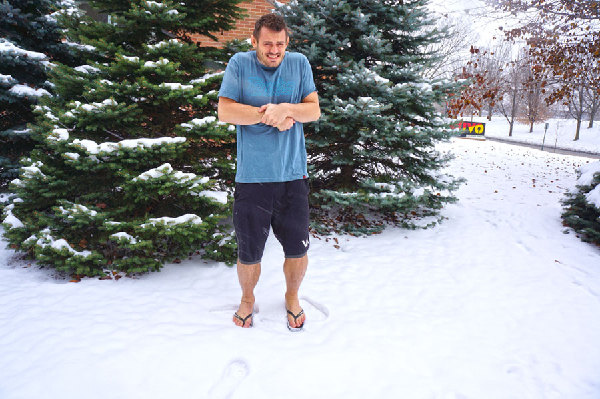 Wearing light clothing in winter, one of the 'Top 10 strange American habits incomprehensible to Chinese' by China.org.cn.