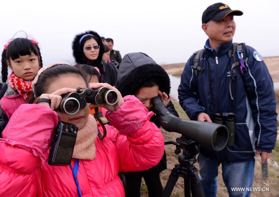 Children observe birds at Min River Estuary National Wetland Park in Changle of Fuzhou, southeast China's Fujian Province, on the occasions of World Wetland Day, on Feb. 2, 2015.