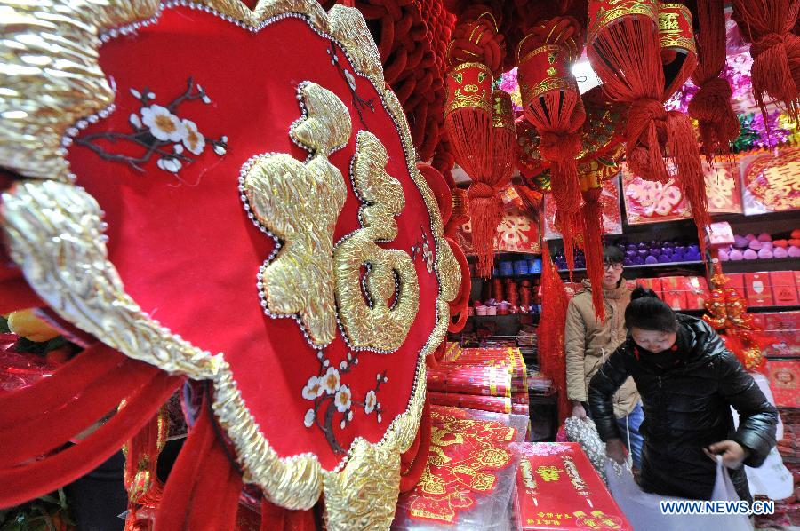 People select ornaments at a shopping mall in Yinchuan, capital of northwest China's Ningxia Hui Autonomous Region, Feb. 2, 2015. 