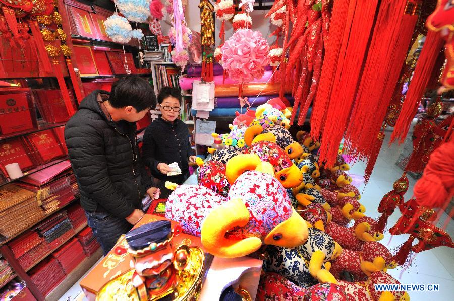 People select ornaments at a shopping mall in Yinchuan, capital of northwest China's Ningxia Hui Autonomous Region, Feb. 2, 2015.