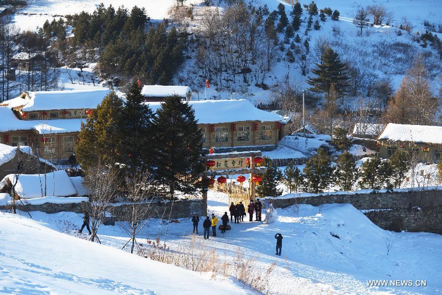 As tourism on snow develops, scenic spots like Songling Village where people can enjoy snow scenery are being discovered in China.