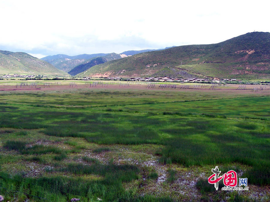 Located at the junction of Tibet, Sichuan and Yunnan, Shangri-La – Diqing Tibetan Autonomous Prefecture – corresponds fairly closely to the description of Shangri-La in the popular British novel 'Lost Horizon,' a mystical, harmonious valley.