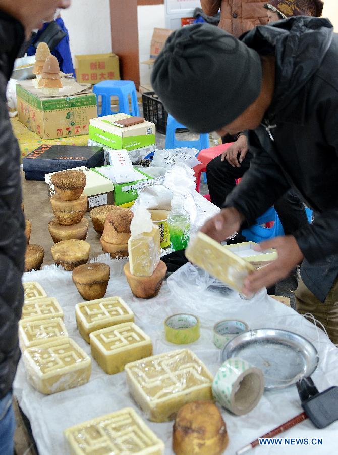 Tibetan people were busy with purchasing goods for the coming Tibetan New Year or Losar, which happens to fall on Feb. 19, the same day with Chinese Lunar New Year.