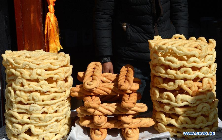 Tibetan people were busy with purchasing goods for the coming Tibetan New Year or Losar, which happens to fall on Feb. 19, the same day with Chinese Lunar New Year.