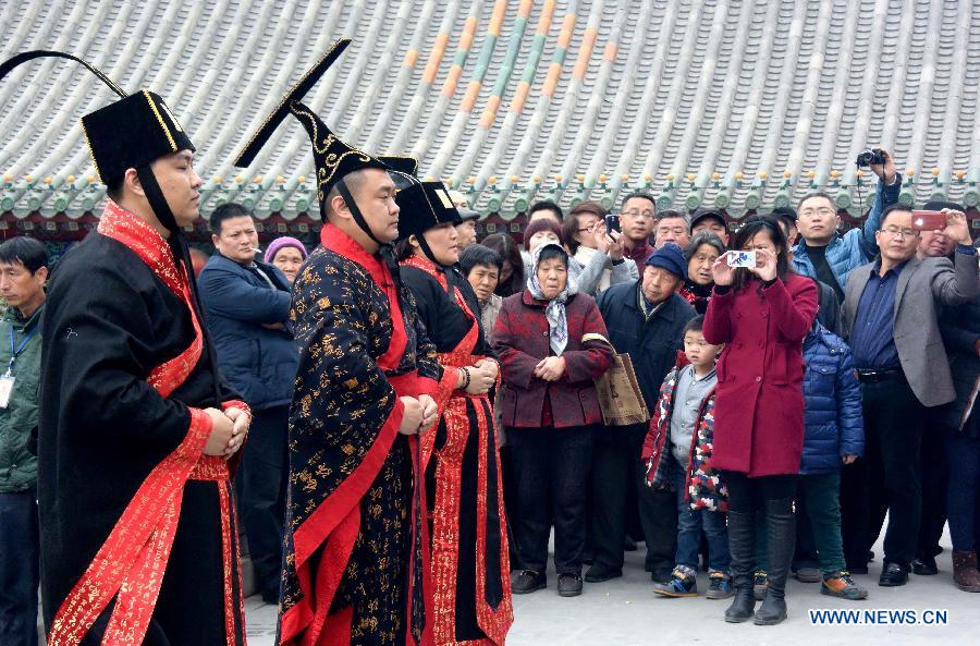 Traditional performances and folk art demonstrations attracted many tourists and citizens on the first day of the Chinese Lunar New Year.