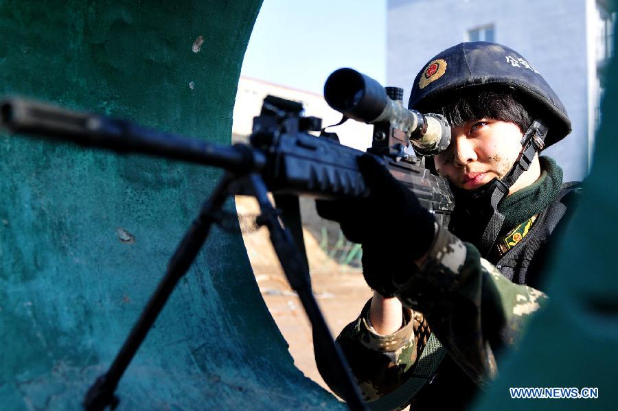 CHINA-XINJIANG-FEMALE SWAT MEMBERS-TRAINING (CN)